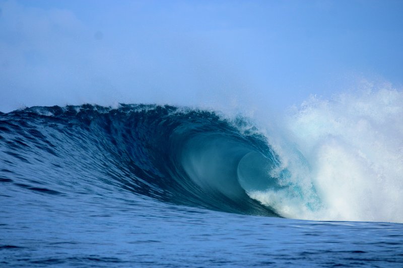 Lizard Nest: An empty breaking wave in the Banyak Islands